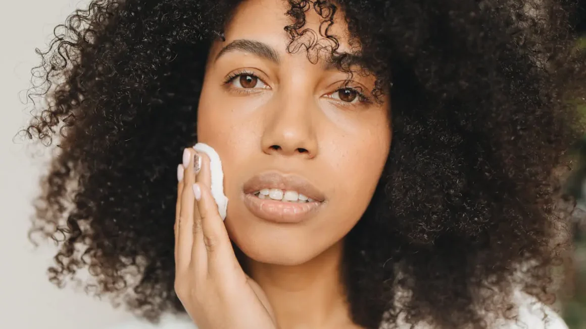 Najpierw tonik czy peeling? Właściwa kolejność krok po kroku